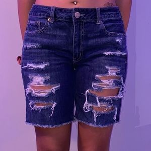 *BARELY WORN* AE Bermuda Jean Shorts